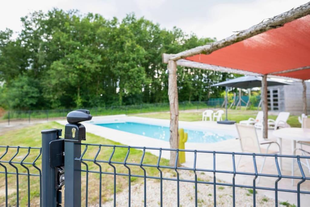 Villa L'Evasion En Pierre Piscine Et Etang Prive Sevremoine Exterior foto