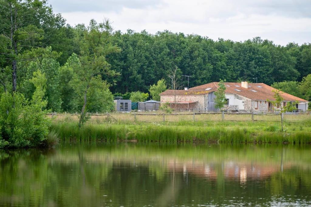Villa L'Evasion En Pierre Piscine Et Etang Prive Sevremoine Exterior foto